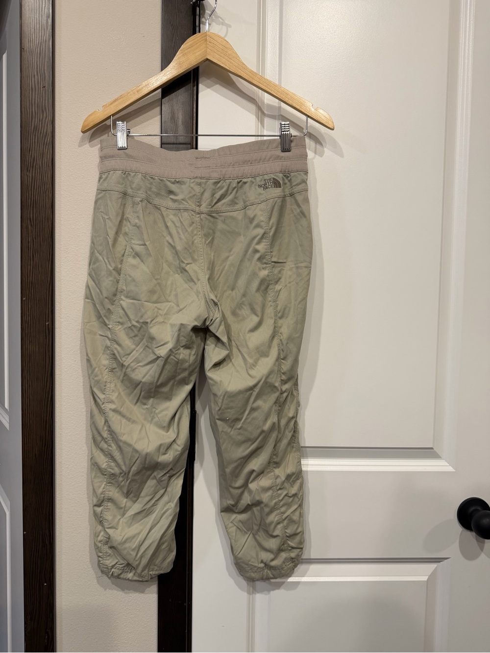 The North Face tan cropped Cargo Pants with Drawstring Waist - Picture 2 of 3